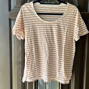 Woman’s GAP T-shirt size medium